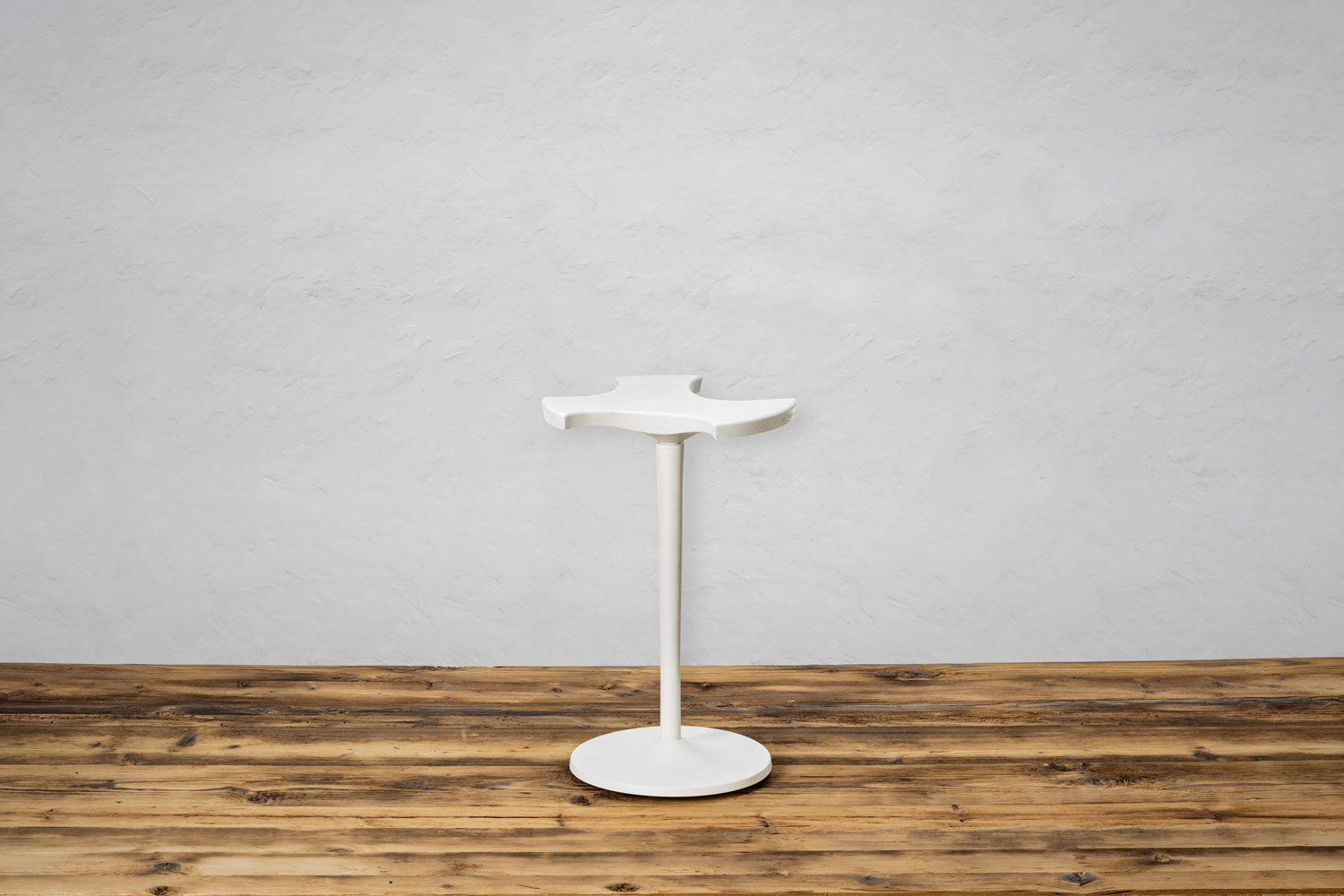 Spurenlos Möbeldesign – Hocker Buche weiß gefärbt